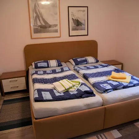 Mit Terrasse Im Garten Und Wlan Appartement