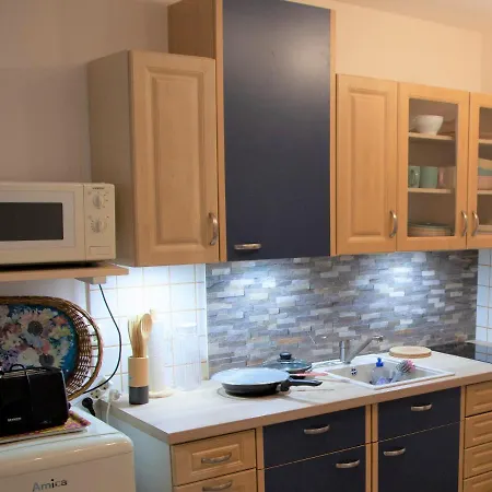 Appartement Mit Terrasse Im Garten Und Wlan Balm